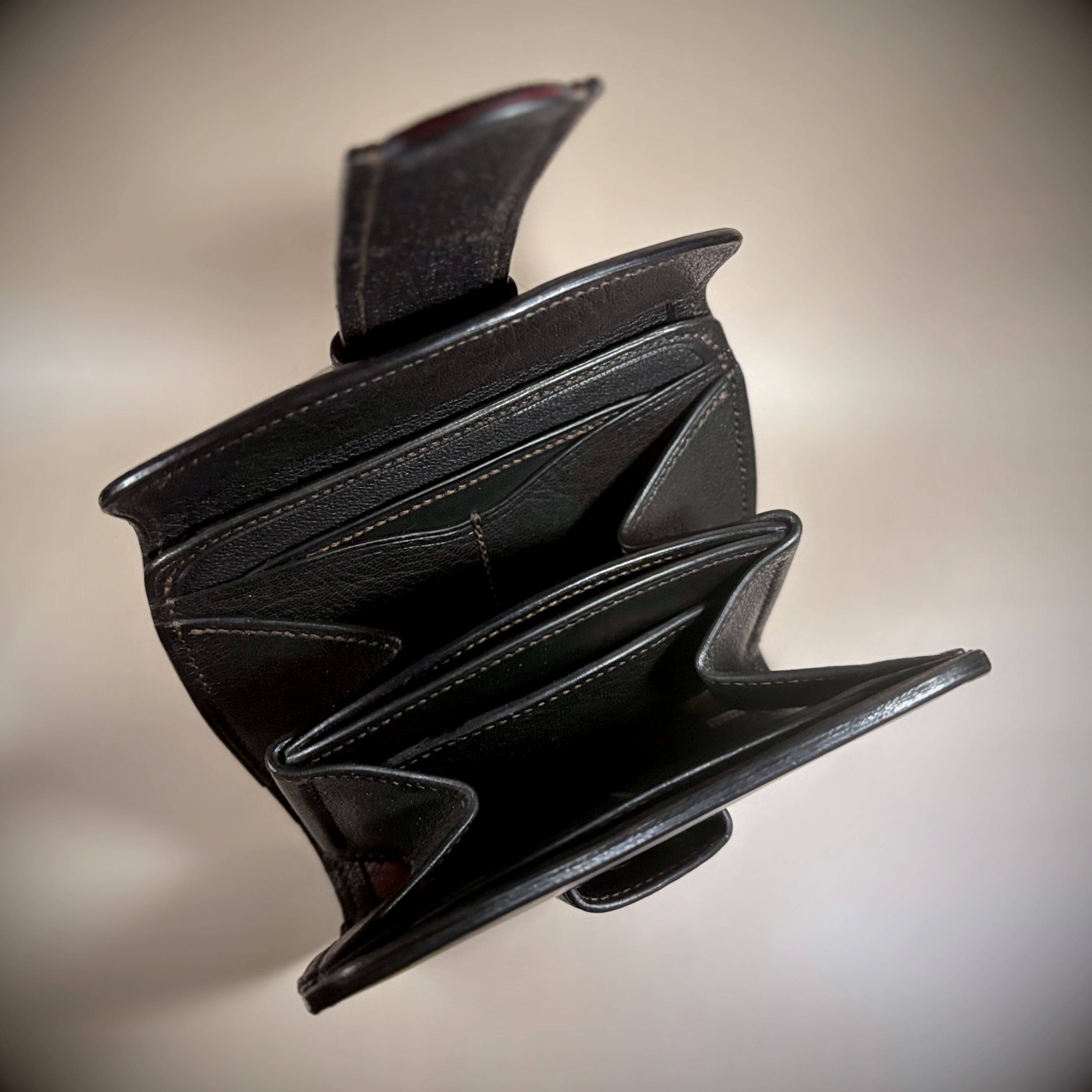 Unique handstitched black with red accent tuck closure purselette accordian interior view